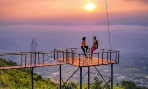 Bukit Alesano, Spot Camping Keren Dengan View City Light Kota Bogor