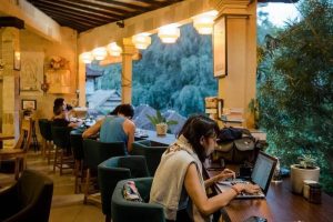 13 Usulan Cafe Di Ubud Dengan View Elok Dan Instagramable