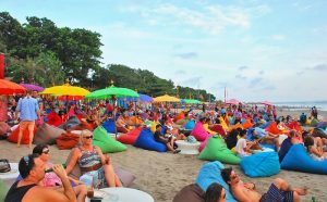 Pantai Double Six Bali, Pantai Manis Untuk Berpangku Tangan Menikmati Sunset